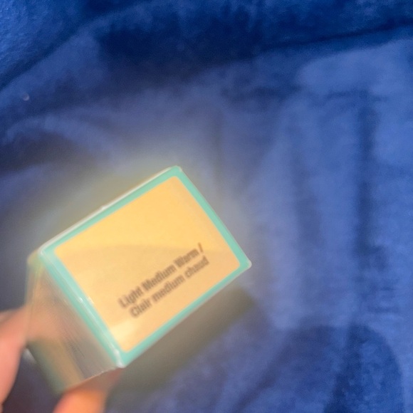 It cosmetics foundation - Picture 2 of 2